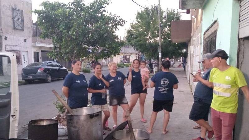 Da de comer a niños hace 7 años y hoy tiene que buscar comida en la basura del Mercado Central por la crisis: "A veces vuelvo con las manos vacías"