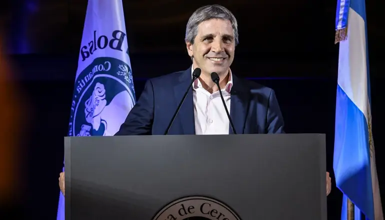 Luis Caputo guarda sus dólares en una colonia inglesa que es una guarida fiscal: en qué isla los guarda y por qué no los trae a la Argentina
