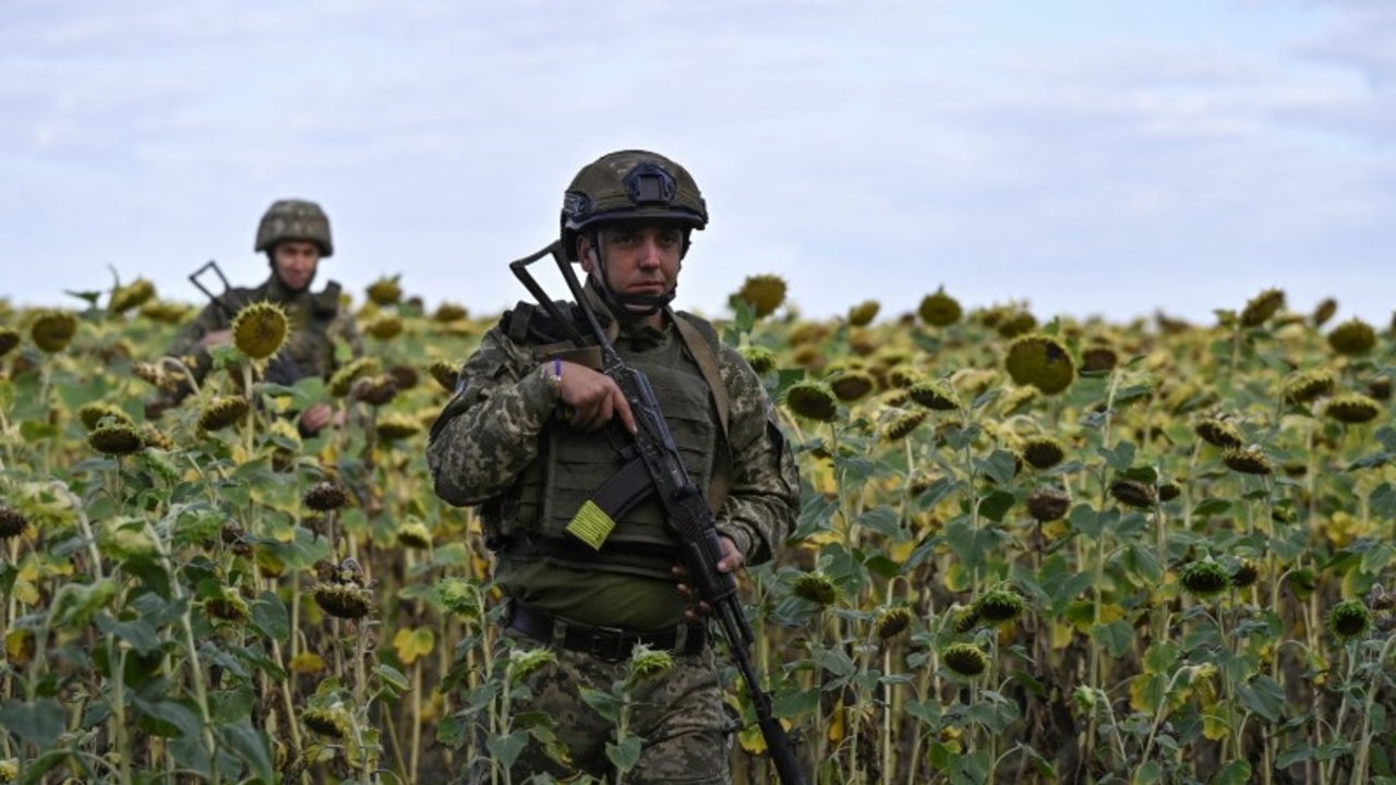 Rusia afirma que sus fuerzas avanzan hacia una ciudad clave en el este de Ucrania