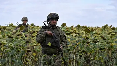 Rusia afirma que sus fuerzas avanzan hacia una ciudad clave en el este de Ucrania Rusia afirma que sus fuerzas avanzan hacia una ciudad clave en el este de Ucrania