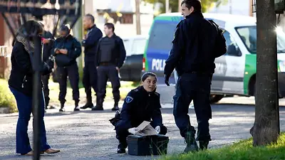 Femicidio en La Plata: una mujer fue asesinada a puñaladas y buscan a su pareja Femicidio en La Plata: una mujer fue asesinada a puñaladas y buscan a su pareja