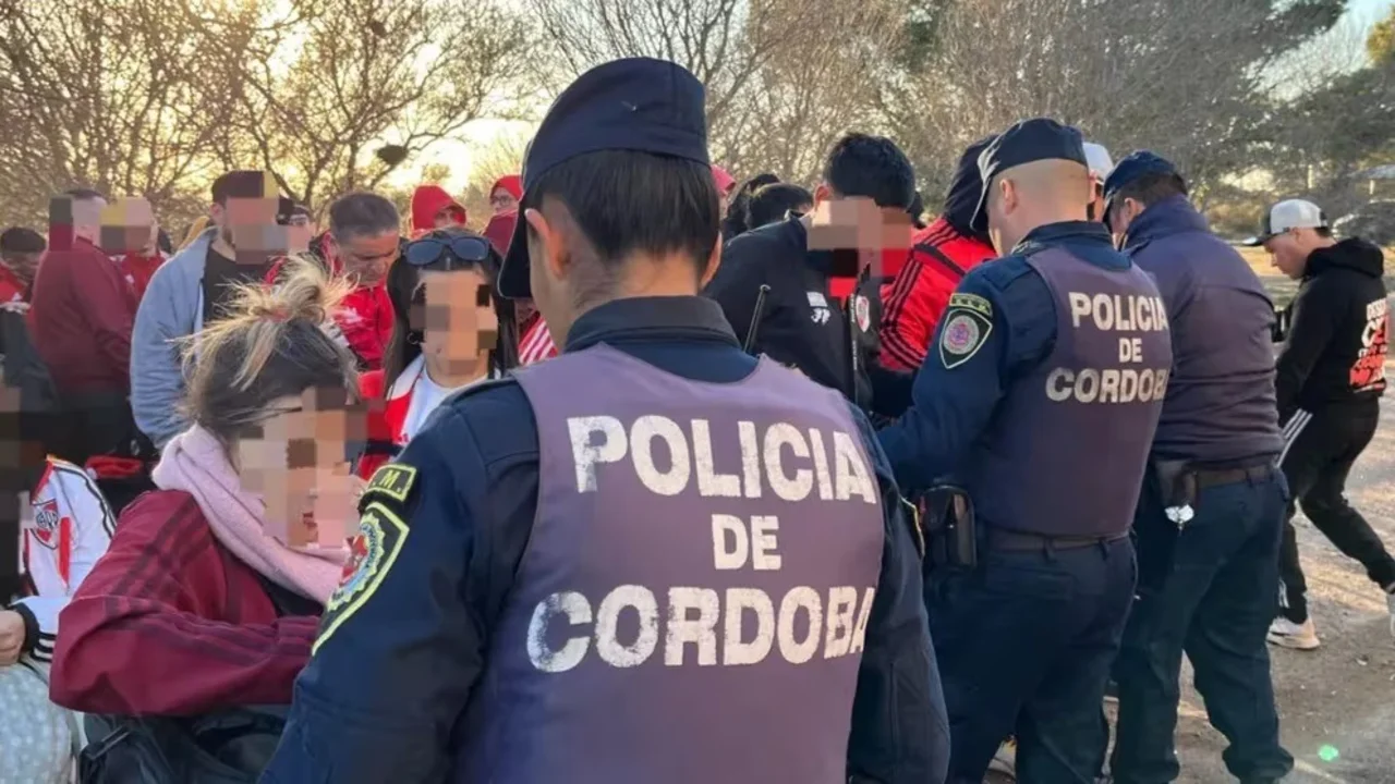 Detuvieron a 77 barras bravas de River en Córdoba: la mayoría tenía derecho de admisión