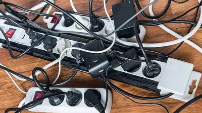 Cómo prevenir un cortocircuito en la zapatilla eléctrica. Cómo prevenir un cortocircuito en la zapatilla eléctrica.