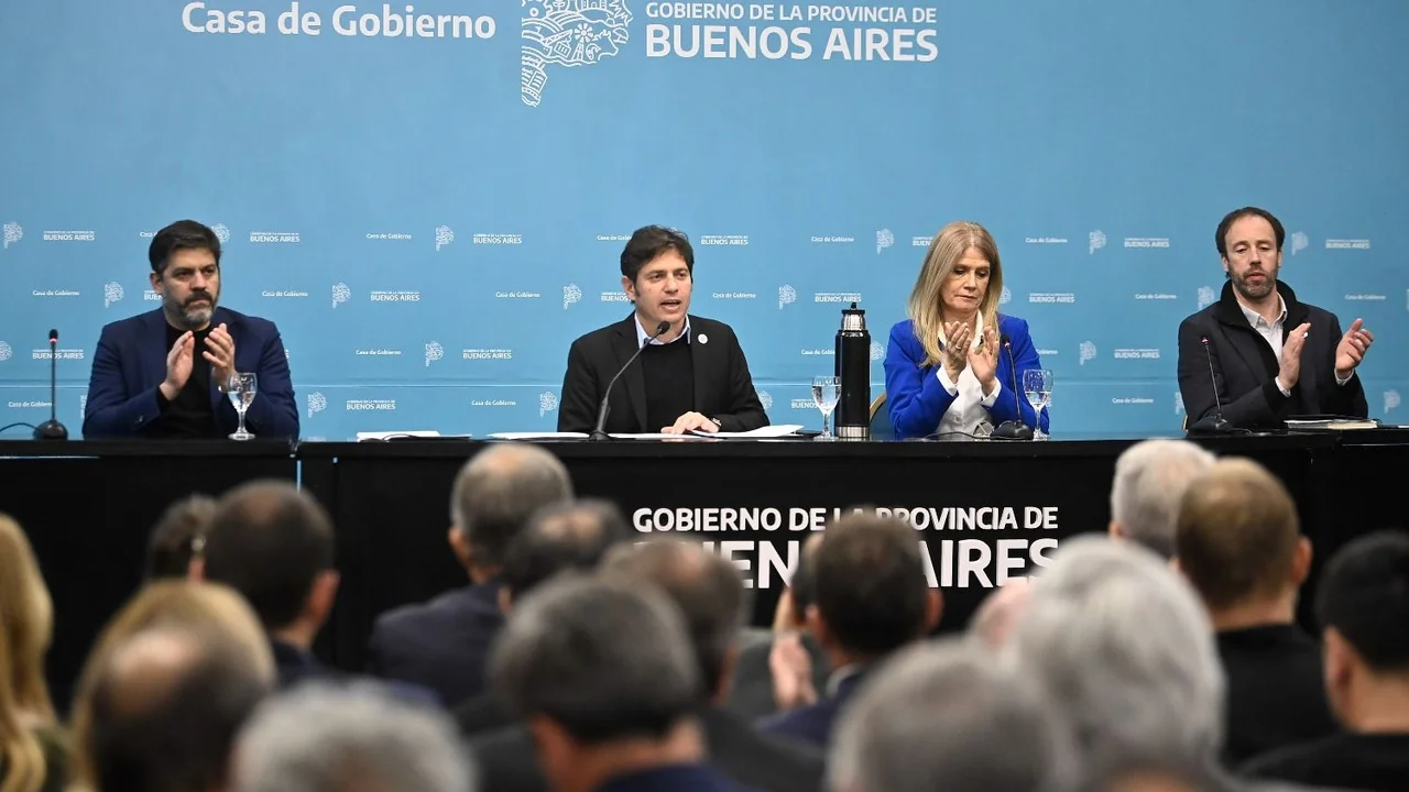 Kicillof firmó un nuevo desembolso para todos los municipios: "Están cumpliendo un rol fundamental para atender a cada vecino"