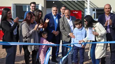 Quintela entregó 150 viviendas nuevas a familias riojanas que cumplen el sueño de la casa propia Quintela entregó 150 viviendas nuevas a familias riojanas que cumplen el sueño de la casa propia