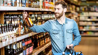 n supermercado cervezas con 50% de descuento. n supermercado cervezas con 50% de descuento.