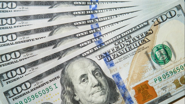 El dólar abre otra semana con tensiones, tras el cepo al MEP y una brecha cambiaria que llegó al 10%