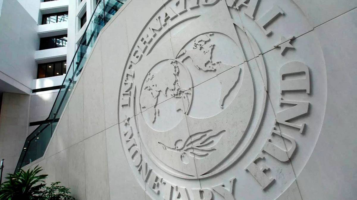 El FMI advierte que la normalización del flujo de petróleo tardará hasta tres meses