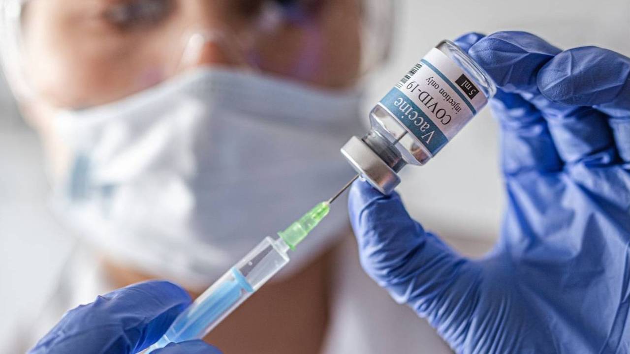 Covid y dengue: con niveles muy bajos de vacunación, pocas compras y ausencia de campañas