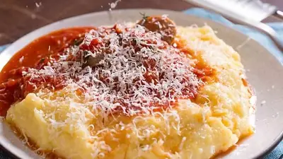 Polenta con salsa Polenta con salsa