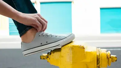 Cómo utilizar los agujeros laterales de las zapatillas. Cómo utilizar los agujeros laterales de las zapatillas.