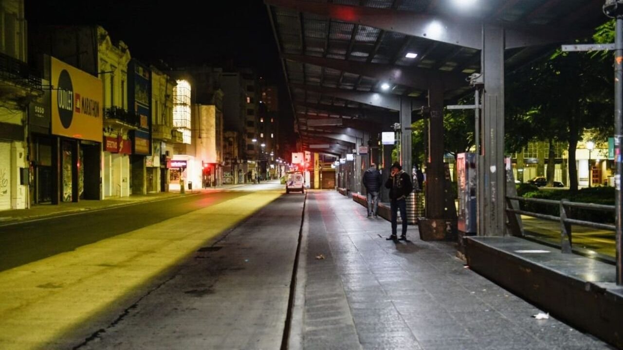 Parada de colectivo vacia