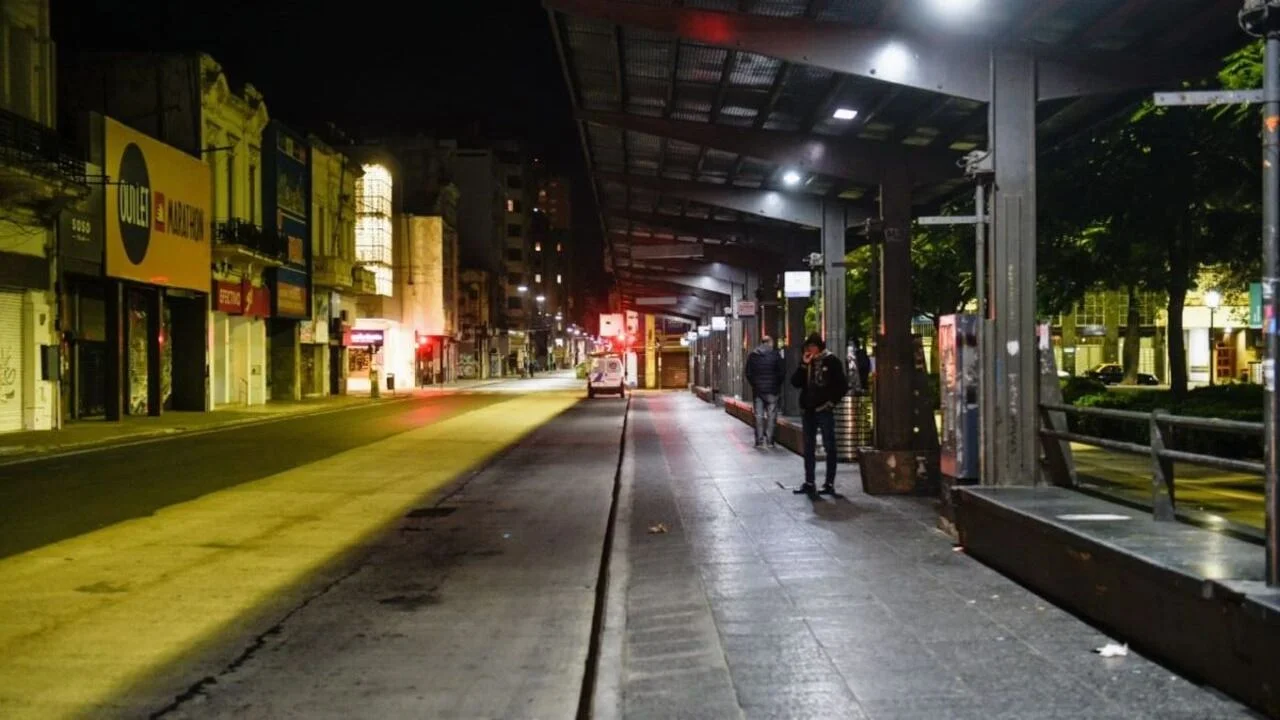 Parada de colectivo vacia