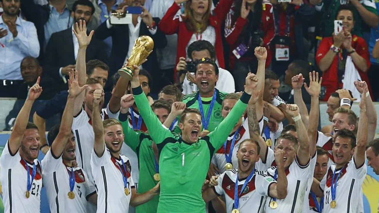 Histórico arquero alemán Neuer dice adiós a la selección a los 38 años