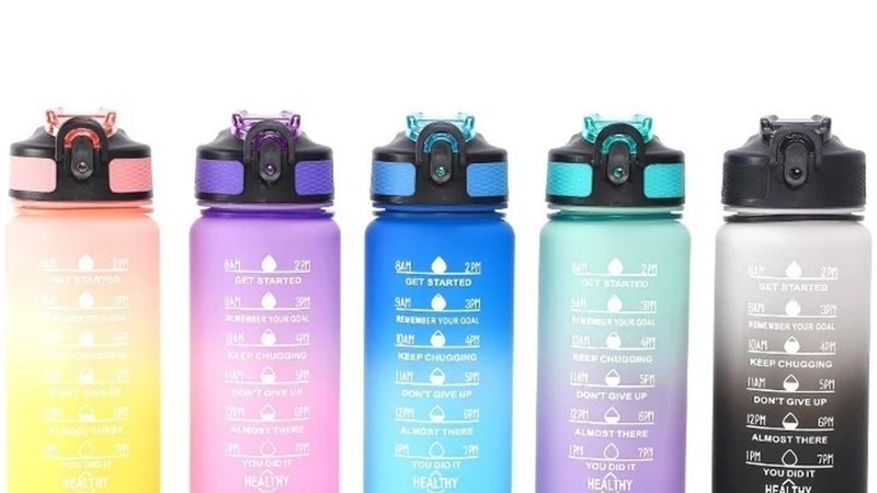 Botellas de agua de plástico