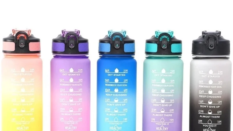 Botellas de agua de plástico