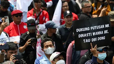 El Parlamento de Indonesia retrasa el cambio de la ley electoral en un clima de protestas en el país El Parlamento de Indonesia retrasa el cambio de la ley electoral en un clima de protestas en el país
