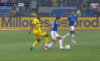 Se conoció el audio del VAR tras la expulsión de Advíncula contra Cruzeiro | Boca juniors