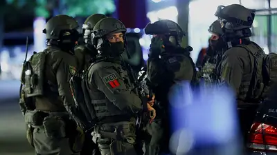Policía alemana detiene a una persona tras apuñalamiento en el que murieron tres personas Policía alemana detiene a una persona tras apuñalamiento en el que murieron tres personas