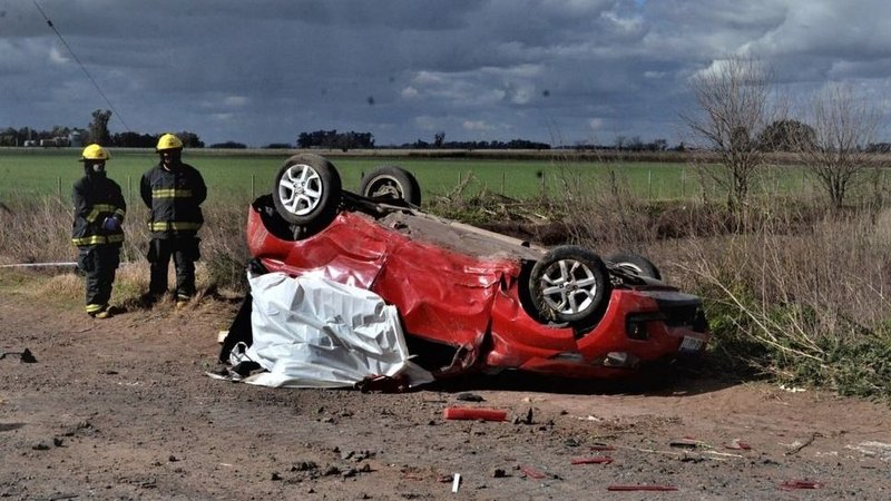 Murió piloto de automovilismo. José Larroude perdió el control de su camioneta y murió en el acto