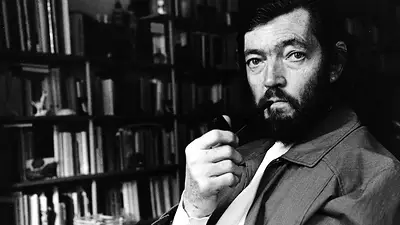 Fotografía del escritor argentino Julio Cortazar Fotografía del escritor argentino Julio Cortazar