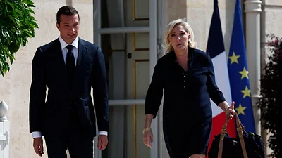 Ultraderecha francesa se opone a primer ministro izquierdista, complicando los cálculos de Macron Ultraderecha francesa se opone a primer ministro izquierdista, complicando los cálculos de Macron