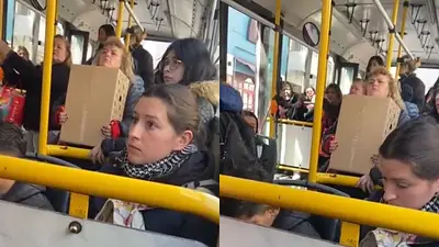 Señora en un colectivo con un perro Señora en un colectivo con un perro