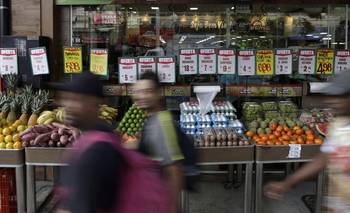 Brasil, el destino elegido por turistas, migrantes y vecinos para la compra del super | Brasil 