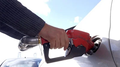 Presidente de Irán dice que los precios subsidiados del combustible son irracionales Presidente de Irán dice que los precios subsidiados del combustible son irracionales