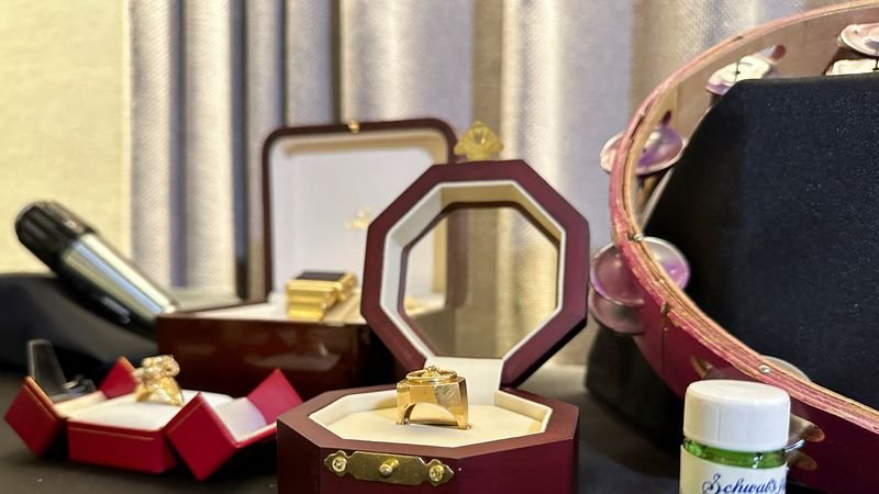 Joyas de Elvis Presley saldrán a la venta en una subasta de objetos de famosos