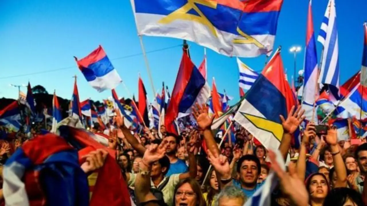 Uruguay: el Frente Amplio pica en punta y el oficialismo de Lacalle Pou apuesta a la unidad en el balotaje