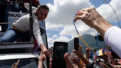 Machado dice que manifestaciones y presión externa podrían provocar salida de Maduro Machado dice que manifestaciones y presión externa podrían provocar salida de Maduro