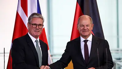 Starmer y Scholz buscan restablecer lazos entre Reino Unido y UE con un tratado bilateral Starmer y Scholz buscan restablecer lazos entre Reino Unido y UE con un tratado bilateral