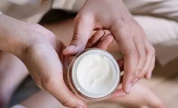 ANMAT prohibió cremas y geles cosméticos por ser peligrosos para la salud: cuáles son   | Anmat