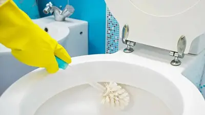 Cómo usar sal para limpiar los baños. Trucos de limpieza para que el baño quede impecable. Por qué hay que tirar sal en el inodoro. Cómo usar sal para limpiar los baños. Trucos de limpieza para que el baño quede impecable. Por qué hay que tirar sal en el inodoro.