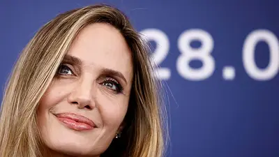 La voz de Angelina Jolie se eleva en la película de Maria Callas en Venecia La voz de Angelina Jolie se eleva en la película de Maria Callas en Venecia