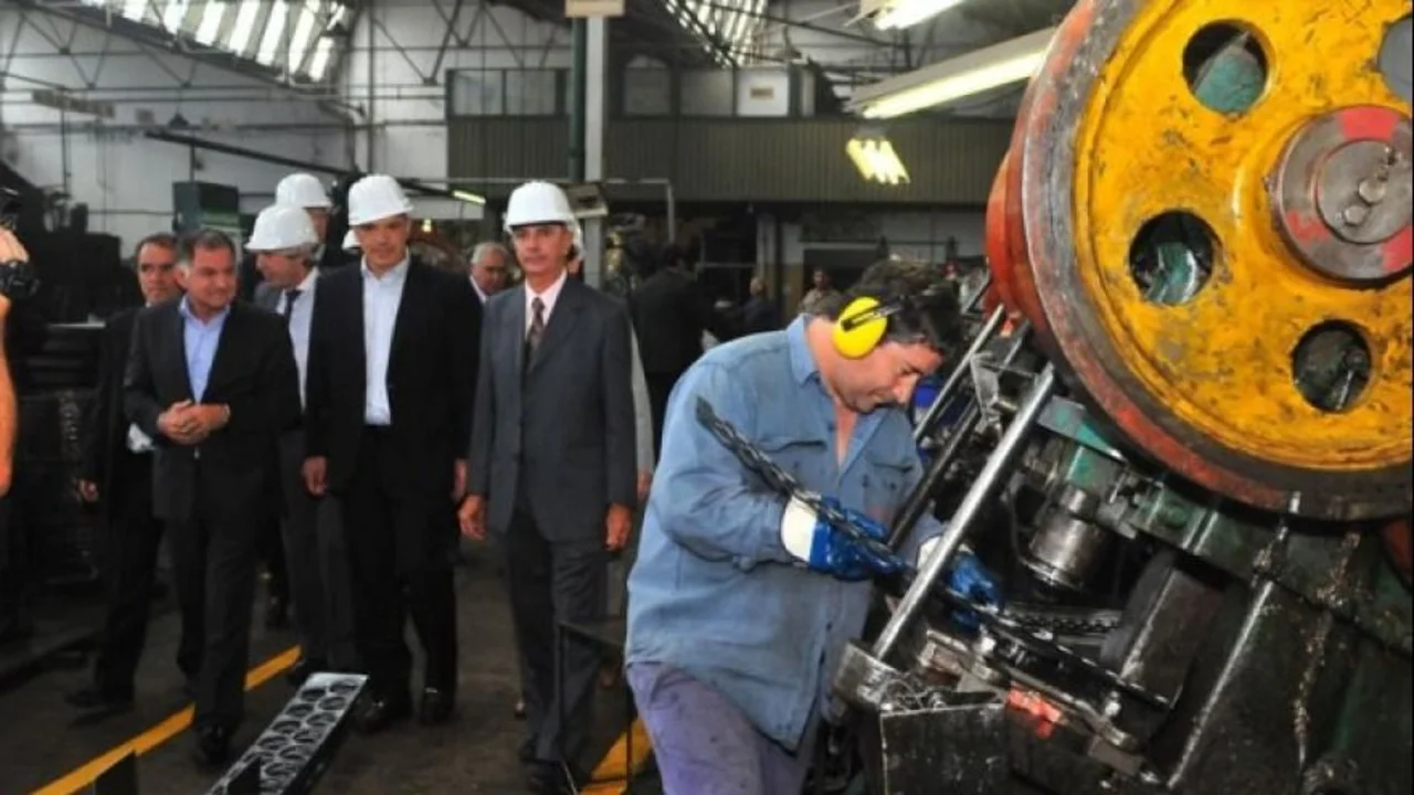 Cerró una histórica fábrica de 70 años por las políticas de Milei y echaron a todos los trabajadores