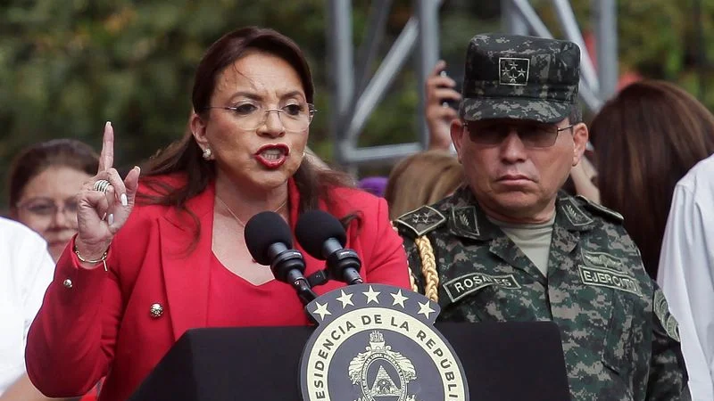 Presidenta de Honduras denuncia plan para "desestabilizar" su gobierno