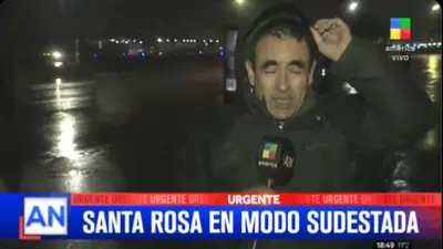 Se le voló todo: el calvario de un movilero de América TV en plena Tormenta de Santa Rosa Se le voló todo: el calvario de un movilero de América TV en plena Tormenta de Santa Rosa