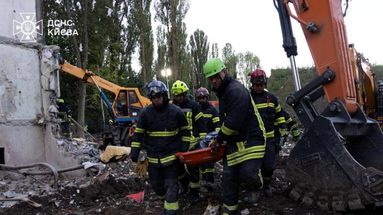 Un niño de dos años figura entre los 28 muertos en el ataque ruso del jueves en Kiev