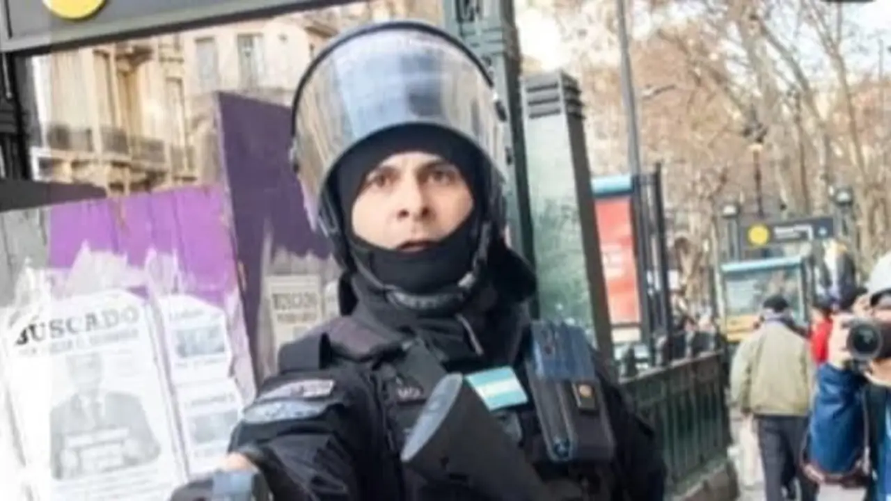 El testimonio de la hermana de un policía represor: "No le va a temblar la mano para gasear a mi vieja"
