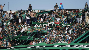 Hinchas de Nueva Chicago agredieron a un supuesto "infiltrado" en el partido vs Almirante Brown
