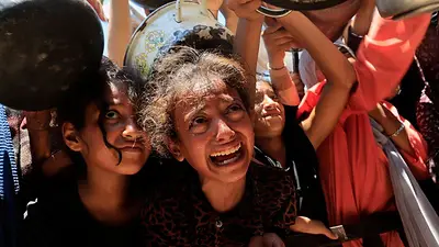 Más gazatíes mueren buscando ayuda y de hambre, mientras escasean los implementos funerarios Más gazatíes mueren buscando ayuda y de hambre, mientras escasean los implementos funerarios