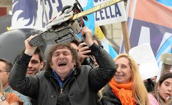Obligado por los malos números, los libertarios sacan a pasear a Milei por PBA | Elecciones 2025