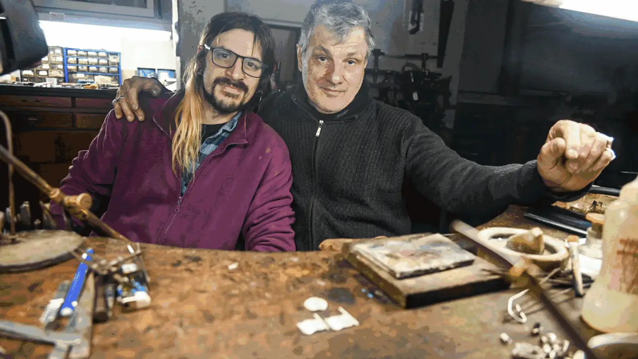 Tenía un taller de joyas para terceros, pero en 1954 abrió su propio local con diseños propios: la historia de Gino, la mítica joyería