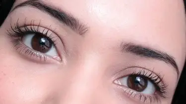 "Pestañas fantasma", el truco de maquillaje para tener una mirada con volúmen