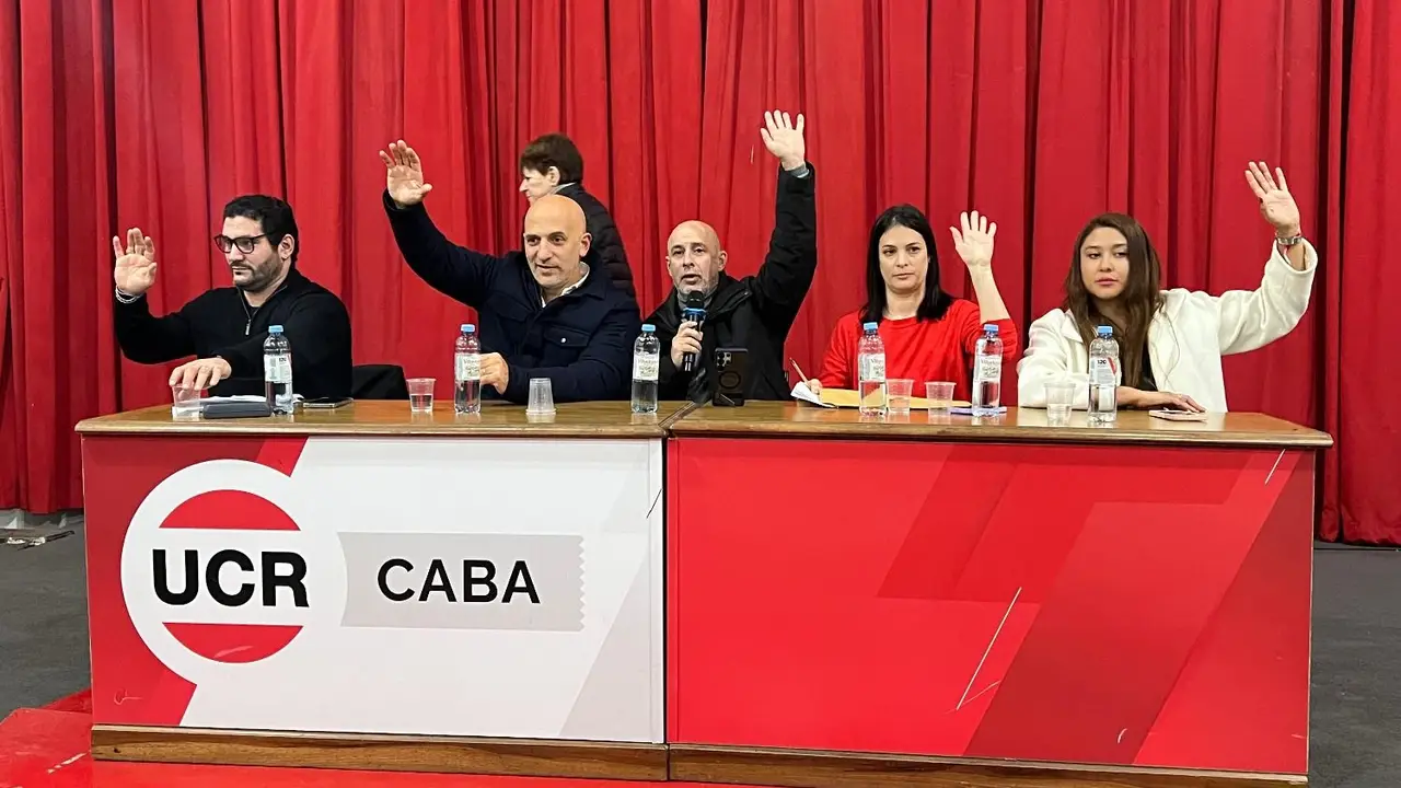 Los radicales porteños competirán alejados del kirchnerismo y LLA, mientras el PRO coquetea con los libertarios