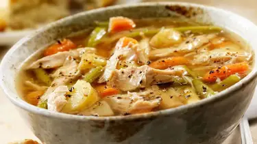 Cómo hacer sopa de pollo y verdura: la receta más fácil y rápida