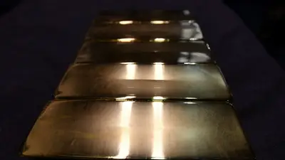 El oro cae desde máximos de dos semanas por la subida del dólar El oro cae desde máximos de dos semanas por la subida del dólar