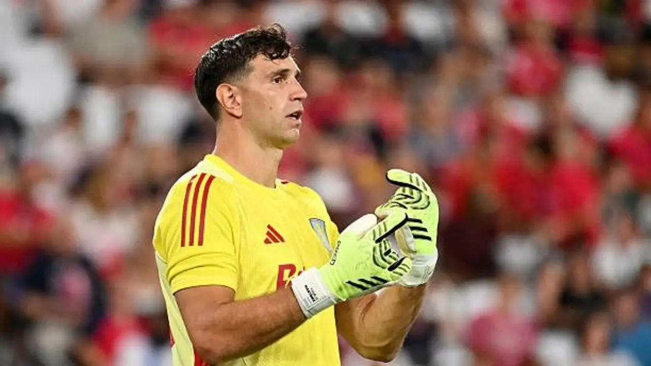 Dibu Martínez, Argentina, Manchester United, Aston Villa